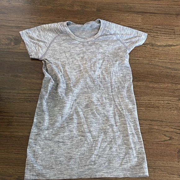 Lululemon grey athletic t-shirt - Picture 1 of 3